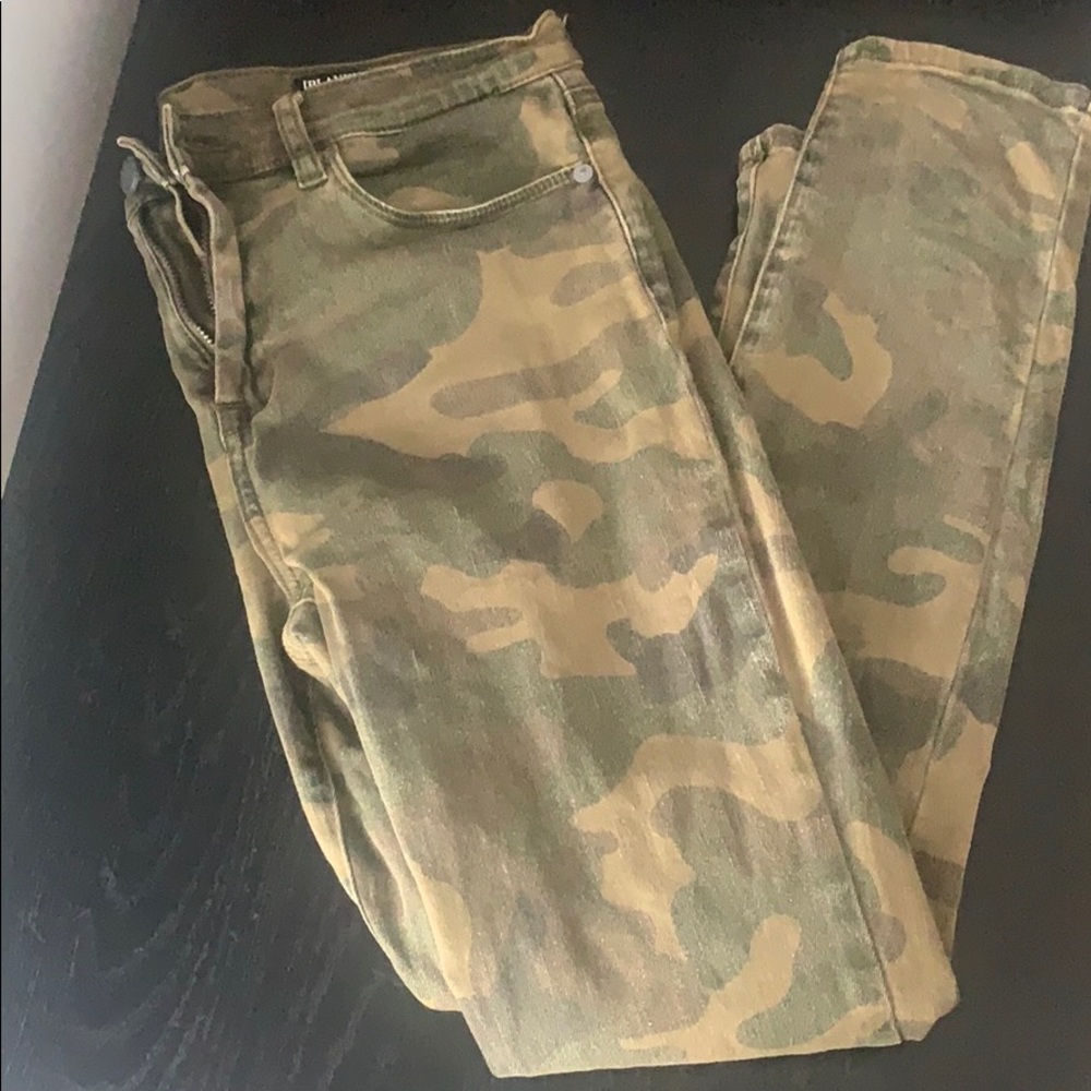 A crop skinny camouflage pant
